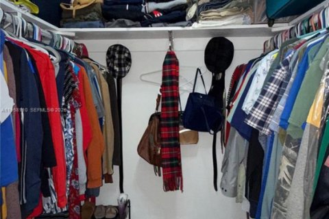 Condominio en venta en Hialeah, Florida, 2 dormitorios, 74.51 m2 № 2020655 - foto 18