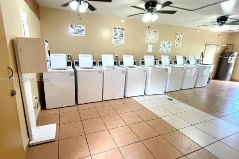 Condominio en venta en Hialeah, Florida, 2 dormitorios, 74.51 m2 № 2020655 - foto 25