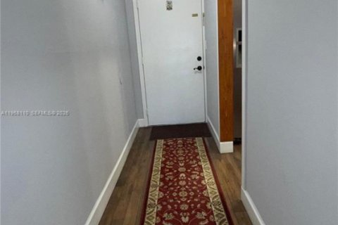 Condominio en venta en Hialeah, Florida, 2 dormitorios, 74.51 m2 № 2020655 - foto 2