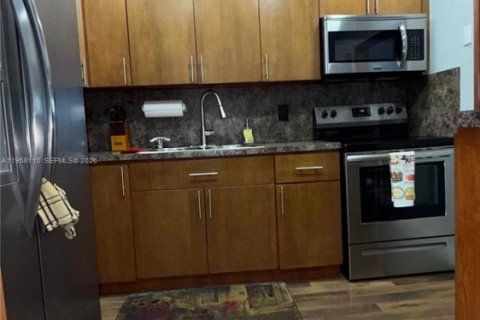 Condominio en venta en Hialeah, Florida, 2 dormitorios, 74.51 m2 № 2020655 - foto 5