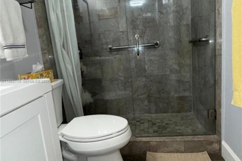 Condominio en venta en Hialeah, Florida, 2 dormitorios, 74.51 m2 № 2020655 - foto 14