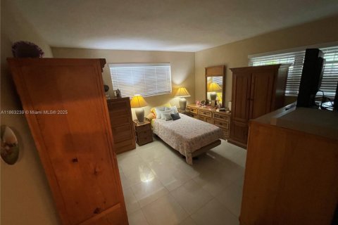 House in Coral Gables, Florida 3 bedrooms, 193.24 sq.m. № 1891677 - photo 5