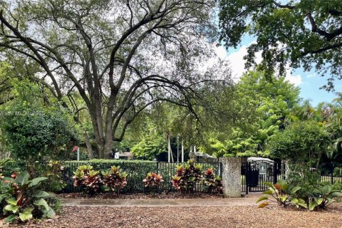 House in Coral Gables, Florida 3 bedrooms, 193.24 sq.m. № 1891677 - photo 11