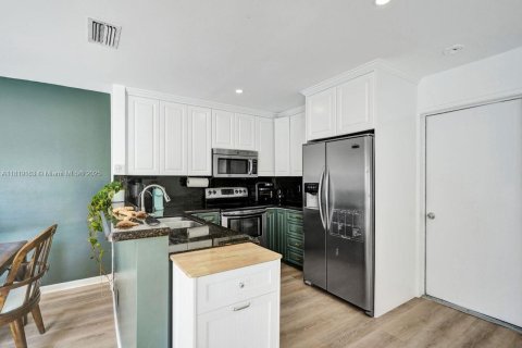 House in Boca Raton, Florida 3 bedrooms, 126.72 sq.m. № 1776328 - photo 13