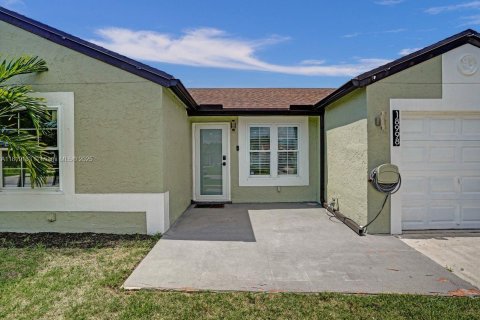 House in Boca Raton, Florida 3 bedrooms, 126.72 sq.m. № 1776328 - photo 4