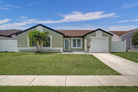 House in Boca Raton, Florida 3 bedrooms, 126.72 sq.m. № 1776328 - photo 2
