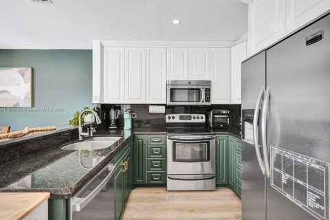 House in Boca Raton, Florida 3 bedrooms, 126.72 sq.m. № 1776328 - photo 15