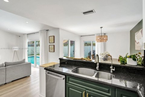 House in Boca Raton, Florida 3 bedrooms, 126.72 sq.m. № 1776328 - photo 17