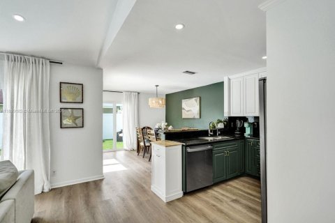 House in Boca Raton, Florida 3 bedrooms, 126.72 sq.m. № 1776328 - photo 11