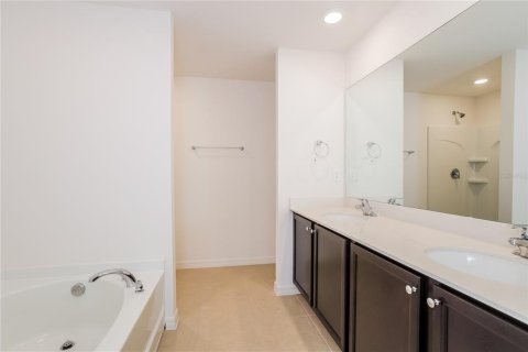 House in Mascotte, Florida 4 bedrooms, 171.13 sq.m. № 1918313 - photo 9