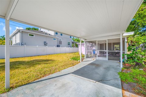 House in Saint Petersburg, Florida 2 bedrooms, 75.25 sq.m. № 1609475 - photo 4