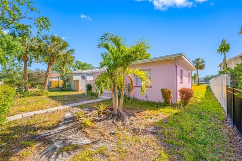 House in Saint Petersburg, Florida 2 bedrooms, 75.25 sq.m. № 1609475 - photo 25