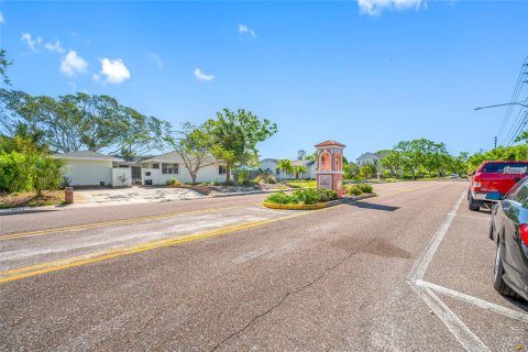 House in Saint Petersburg, Florida 2 bedrooms, 75.25 sq.m. № 1609475 - photo 29