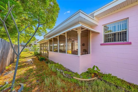 House in Saint Petersburg, Florida 2 bedrooms, 75.25 sq.m. № 1609475 - photo 10