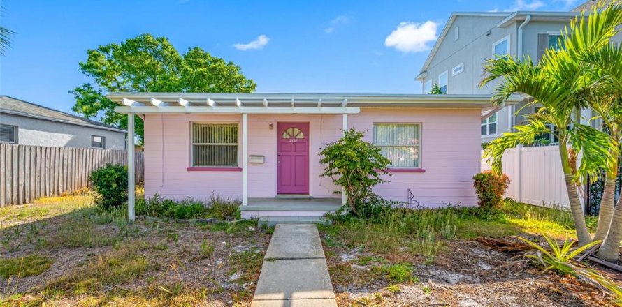 House in Saint Petersburg, Florida 2 bedrooms, 75.25 sq.m. № 1609475