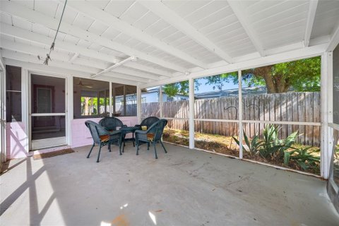 House in Saint Petersburg, Florida 2 bedrooms, 75.25 sq.m. № 1609475 - photo 5
