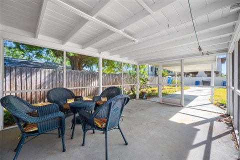 House in Saint Petersburg, Florida 2 bedrooms, 75.25 sq.m. № 1609475 - photo 7