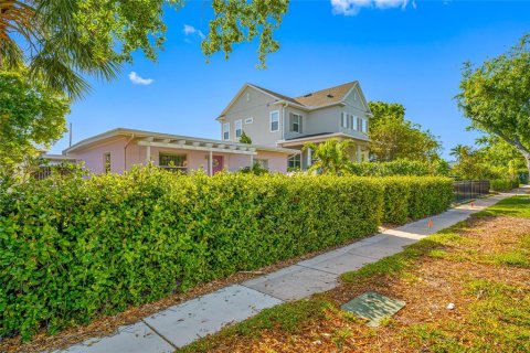House in Saint Petersburg, Florida 2 bedrooms, 75.25 sq.m. № 1609475 - photo 21