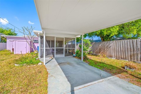 House in Saint Petersburg, Florida 2 bedrooms, 75.25 sq.m. № 1609475 - photo 17