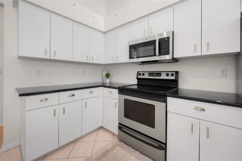 Villa ou maison à vendre à Sarasota, Floride: 3 chambres, 187.66 m2 № 2400997 - photo 19