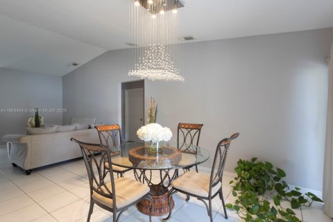 Купить виллу или дом в Майами, Флорида 5 спален, 169.92м2, № 1898179 - фото 8