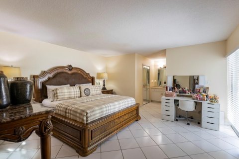 Купить виллу или дом в Майами, Флорида 5 спален, 169.92м2, № 1898179 - фото 4