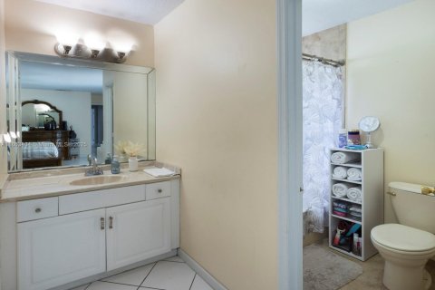 Купить виллу или дом в Майами, Флорида 5 спален, 169.92м2, № 1898179 - фото 12