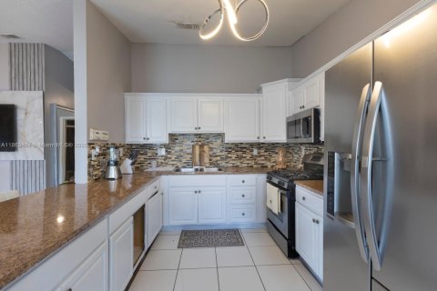 Купить виллу или дом в Майами, Флорида 5 спален, 169.92м2, № 1898179 - фото 10