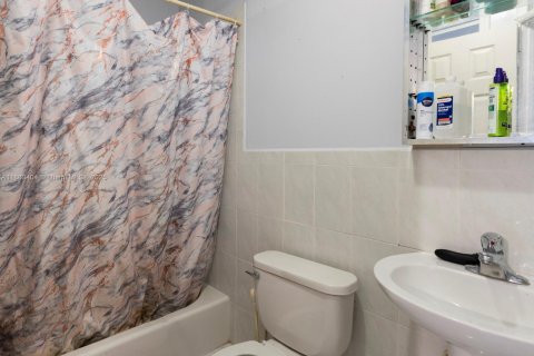 Купить виллу или дом в Майами, Флорида 5 спален, 169.92м2, № 1898179 - фото 15