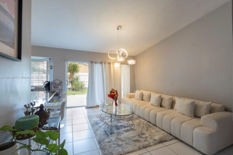 Купить виллу или дом в Майами, Флорида 5 спален, 169.92м2, № 1898179 - фото 3