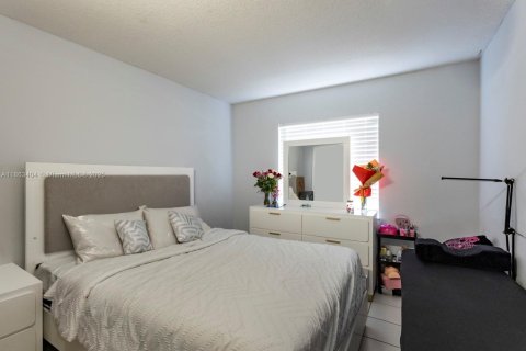 Купить виллу или дом в Майами, Флорида 5 спален, 169.92м2, № 1898179 - фото 17