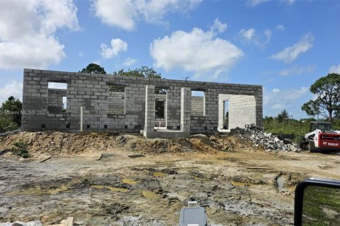 House in Lehigh Acres, Florida 3 bedrooms № 1859643 - photo 4