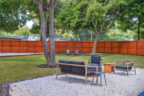 House in North Miami, Florida 3 bedrooms, 138.61 sq.m. № 2008431 - photo 10
