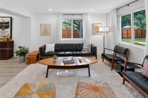 House in North Miami, Florida 3 bedrooms, 138.61 sq.m. № 2008431 - photo 26