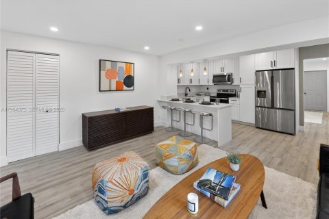 House in North Miami, Florida 3 bedrooms, 138.61 sq.m. № 2008431 - photo 27