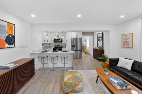 House in North Miami, Florida 3 bedrooms, 138.61 sq.m. № 2008431 - photo 16