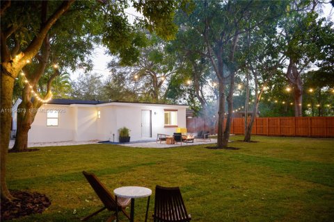 House in North Miami, Florida 3 bedrooms, 138.61 sq.m. № 2008431 - photo 24