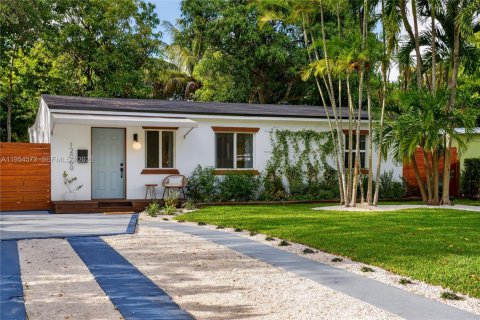 House in North Miami, Florida 3 bedrooms, 138.61 sq.m. № 2008431