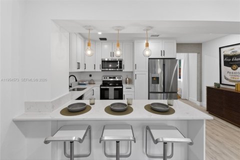 House in North Miami, Florida 3 bedrooms, 138.61 sq.m. № 2008431 - photo 2