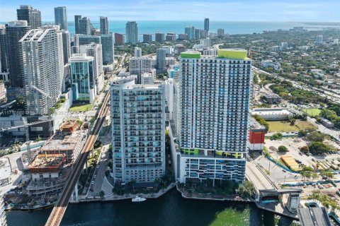 Condo in Miami, Florida, 3 bedrooms  № 2020943 - photo 2