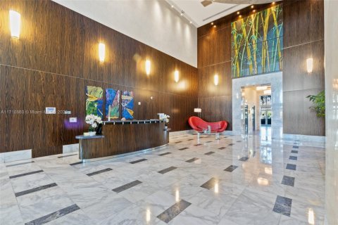 Condo in Miami, Florida, 3 bedrooms  № 2020943 - photo 4