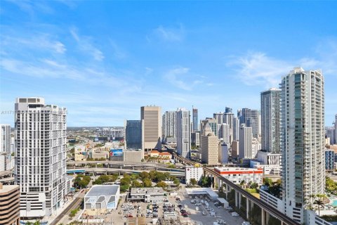 Condo in Miami, Florida, 3 bedrooms  № 2020943 - photo 16