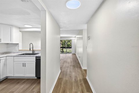 Снять в аренду кондоминиум в Тампа, Флорида 2 спальни, 99.22м2, № 1798152 - фото 3