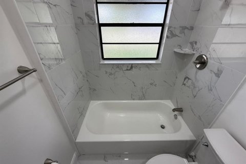Casa en alquiler en Deltona, Florida, 3 dormitorios, 112.5 m2 № 1895075 - foto 19