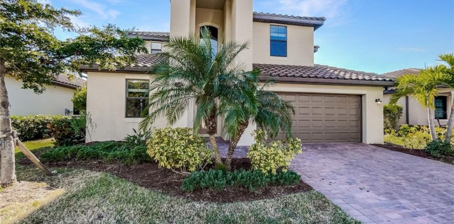 House in Venice, Florida 5 bedrooms, 305.18 sq.m. № 2142522