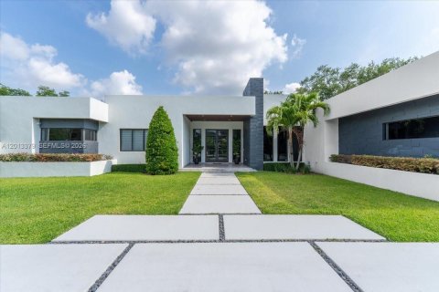 House in Pinecrest, Florida 6 bedrooms, 429.12 sq.m. № 2300927