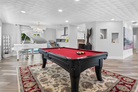 House in South Miami, Florida 5 bedrooms, 350.43 sq.m. № 1505989 - photo 25