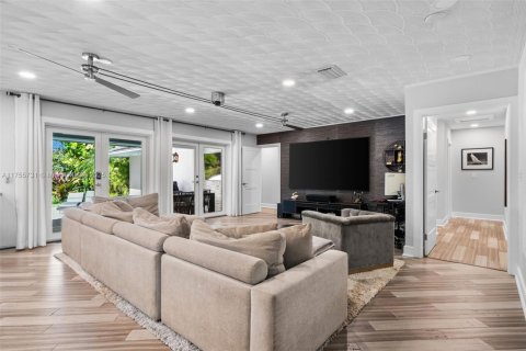 House in South Miami, Florida 5 bedrooms, 350.43 sq.m. № 1505989 - photo 6