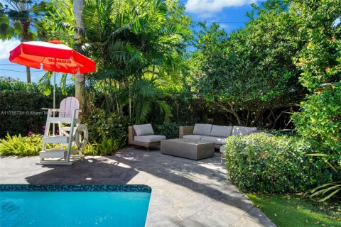 House in South Miami, Florida 5 bedrooms, 350.43 sq.m. № 1505989 - photo 15