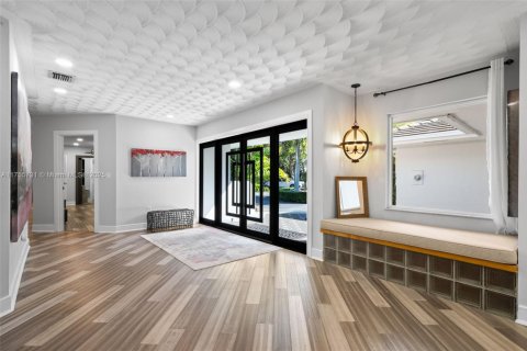 House in South Miami, Florida 5 bedrooms, 350.43 sq.m. № 1505989 - photo 4
